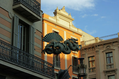 Edificios en La Rambla, la calle más famosa de Barcelona