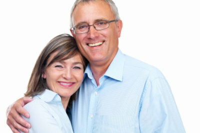 Večina jubilejnih parov se veseli izvirnega srebrnega poročnega časopisa.