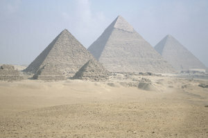 הפירמידות במיינקראפט מבטיחות עושר.