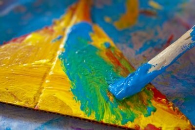 A festéshez színező színek használhatók.