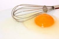 अंडे की सफेदी: नमक स्थिरता प्रदान करता है