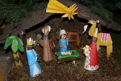 Zlasti božične pesmi se lahko uporabljajo izobraževalno.