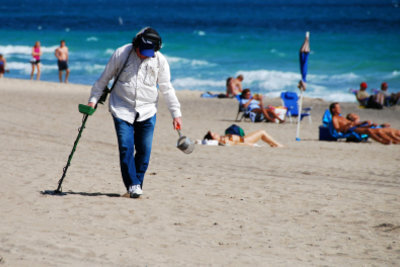 Go on a " treasure hunt" with the self-made metal detector.