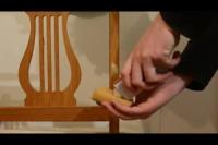 VIDEO: Hoe schimmel uit hout te verwijderen