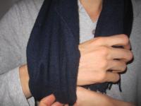VIDEO: Tie scarves for men