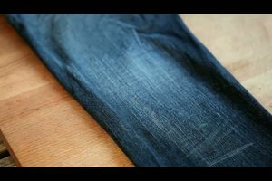 Vyrobte si kamienkami umyté džínsy sami – tak to funguje
