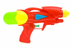 Water pistols with a pump function are great fun in summer.