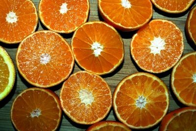 Zdrowy, świeżo wyciskany sok pomarańczowy?