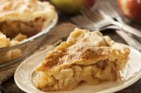 Tarte aux pommes couverte avec pudding