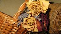 VIDEO: Drying roses with hairspray
