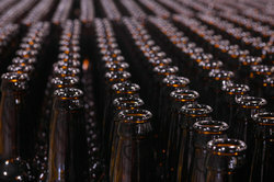 Rensade ölflaskor innan fyllning