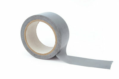 Una benda con nastro adesivo può aiutare con gli infortuni sportivi.