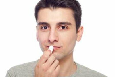 Lipverzorging is belangrijk voor gescheurde mondhoeken.
