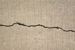 Cracks in the concrete must be avoided.