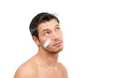 Abrasions on the face should be well cared for, then they usually heal without consequences.