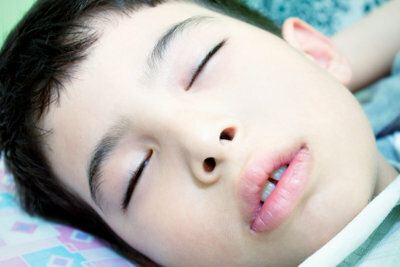 Нарастващите болки се появяват по време на сън.