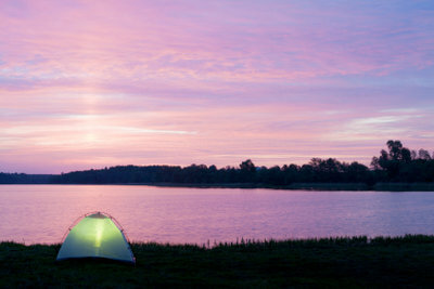 Camping kan være meget romantisk.