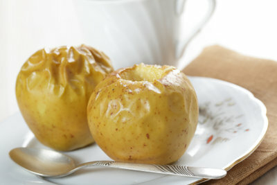 Bakat äpple som en kalorifattig söt att göra själv