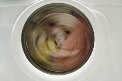 शायद आपकी वॉशिंग मशीन एक चटाई के साथ अधिक सुचारू रूप से चलेगी।