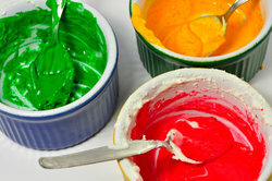 Food colors can be bought in pharmacies, for example.