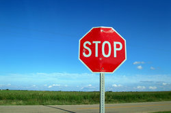 Sebagai kata seru, Anda dapat menulis stop atau stopp.