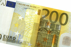 You decide on the monthly payout amount - 300, 100 or 200 euros.