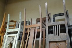 Възстановете старите мебели във вашата работилница.