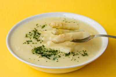 Kulit asparagus dapat digunakan sebagai sup.