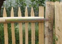 あなた自身の木製の庭の門を建てる