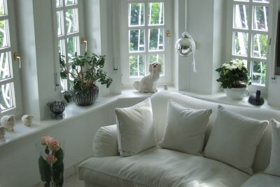 Oblazinjeno pohištvo svetle barve zahteva veliko čiščenja.