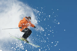 Twin tip skis are suitable for alpine skiing.