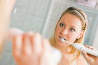 Utiliser correctement les brosses à dents à ultrasons