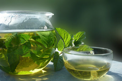 A tea made from fresh peppermint tastes good in both summer and winter.