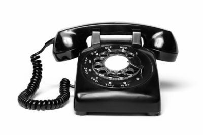 Daudz tālruņa zvanu palīdz tālsatiksmes attiecībās.