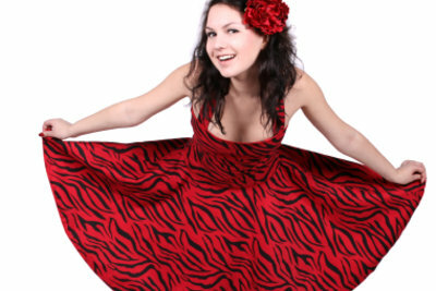 O rochie cu plăci corespunde stilului rockabilly.
