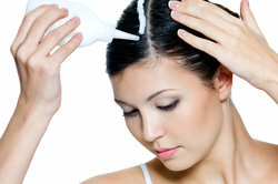 Oily hair is often a problem when it comes to coloring.