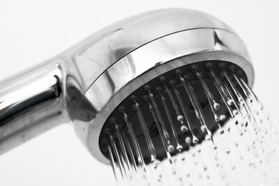 Notekūdeņu tīrītājs garantē nepārtrauktu dušas prieku.