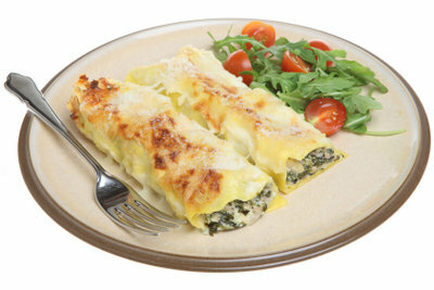 Garnish cannelloni for example, with cherry tomatoes.