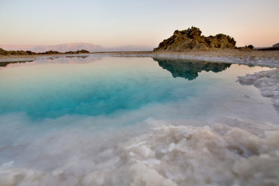 O sal do Mar Morto pode aliviar o eczema.