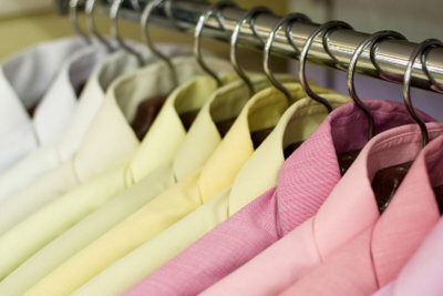 Å finne riktig skjortefarge for antrekket ditt er ikke så lett når du velger.