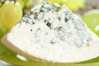 Mucegaiul în brânză este delicios - dar nu acasă.
