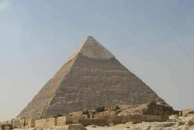 De egyptiska pyramiderna är de mest kända. 