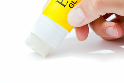 Instead of using a craft glue, you can also glue with self-made paste. 
