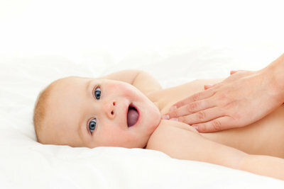 The hiccups after breastfeeding have a natural protective function for the baby. 