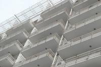 Pritvirtinkite plastikinę balkono apsaugą patys