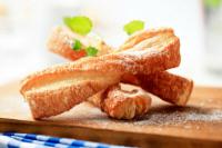Make cheese sticks from puff pastry yourself