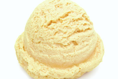 Citronovou zmrzlinu lze vyrobit i bez stroje na zmrzlinu.