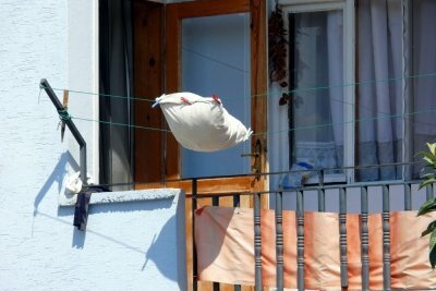 Pillows can be dried outside.