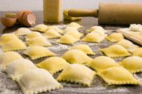 Make pasta dough for ravioli yourself