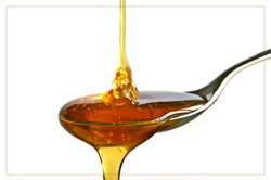Естествен шампоан: медът придава блясък на косата.